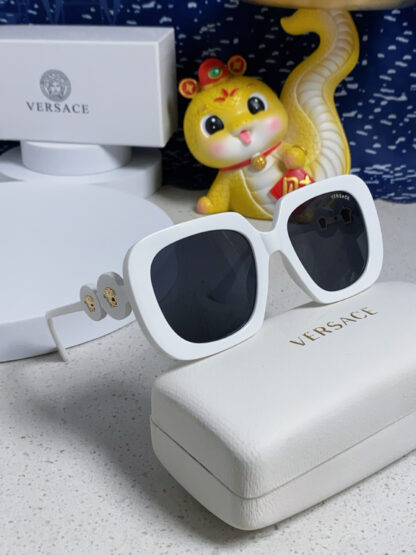 Versace fashion trend sunglasses - Image 11