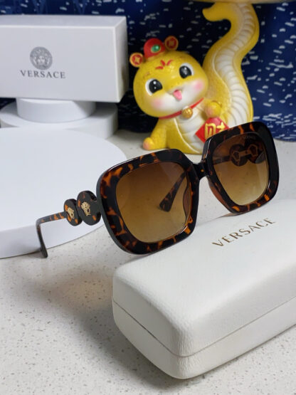 Versace fashion trend sunglasses - Image 10