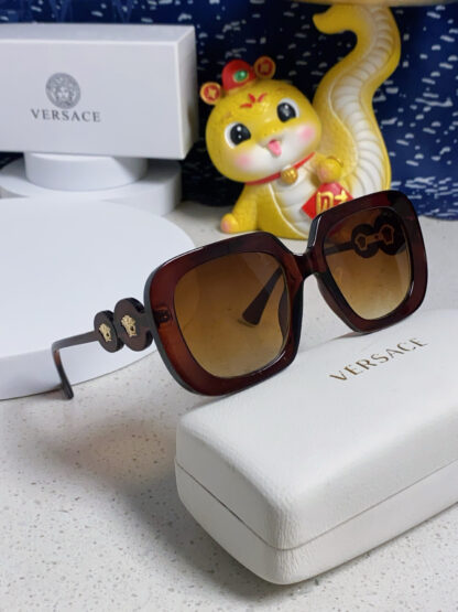 Versace fashion trend sunglasses - Image 11