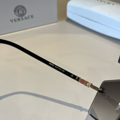 Versace fashion trend sunglasses - Image 10