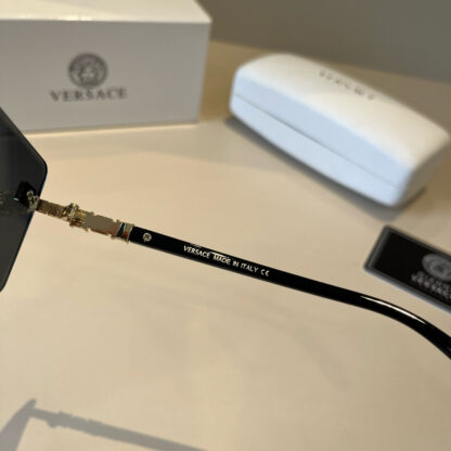 Versace fashion trend sunglasses - Image 10