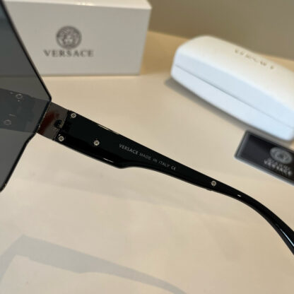 Versace fashion trend sunglasses - Image 11
