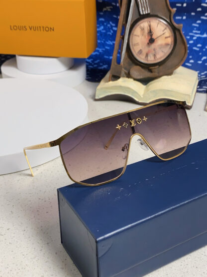 LOUIS VUITTON Fashion Sunglasses - Image 11
