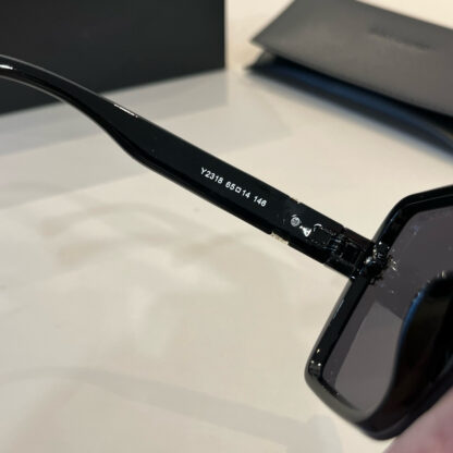 Yves Saint Laurent fashion sunglasses - Image 10