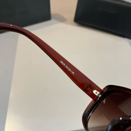 Yves Saint Laurent fashion sunglasses - Image 10