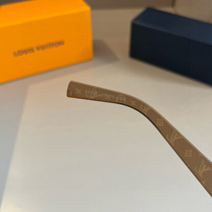 LOUIS VUITTON Fashion Sunglasses - Image 11