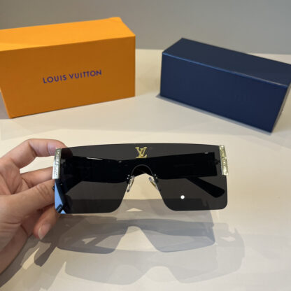 LOUIS VUITTON Fashion Sunglasses - Image 11