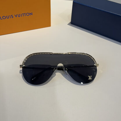 LOUIS VUITTON Fashion Sunglasses - Image 11