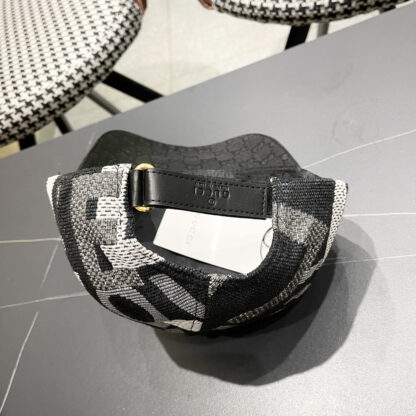 Gucci baseball cap - Image 11