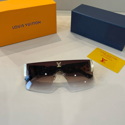 LOUIS VUITTON Fashion Sunglasses - Image 11