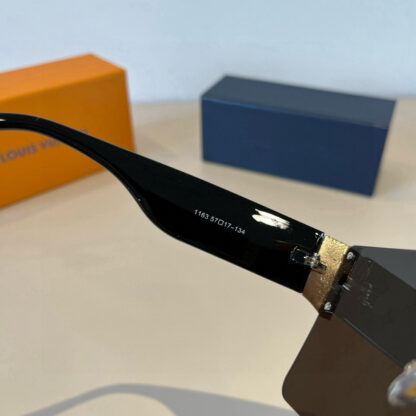 LOUIS VUITTON Fashion Sunglasses - Image 11