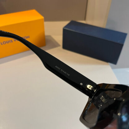 LOUIS VUITTON Fashion Sunglasses - Image 11