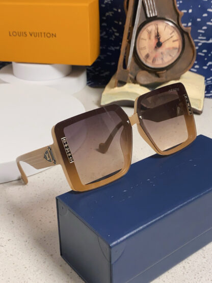 LOUIS VUITTON Fashion Sunglasses - Image 11