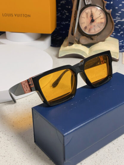 LOUIS VUITTON Fashion Sunglasses - Image 11